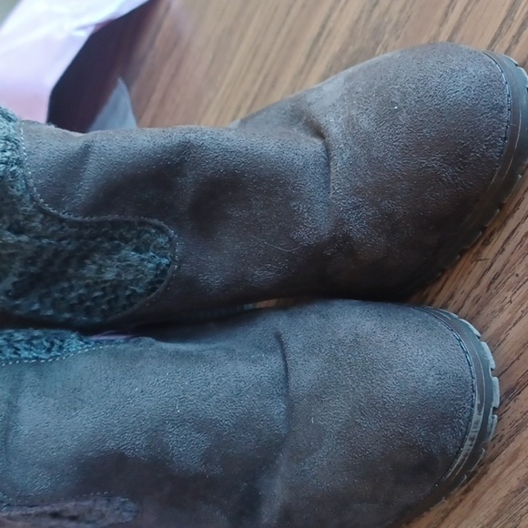 Juicy couture gray ankle boots in a size 7 medium with approximately a 3" heel - Picture 4 of 6